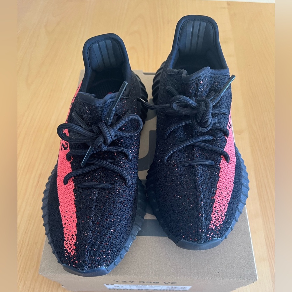 Yeezy Boost 350 V2 Fits Women Size 7